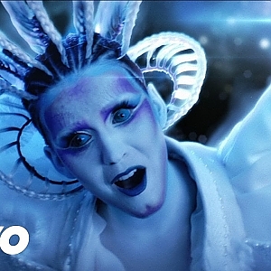 Katy Perry - E.T. (Official) ft. Kanye West